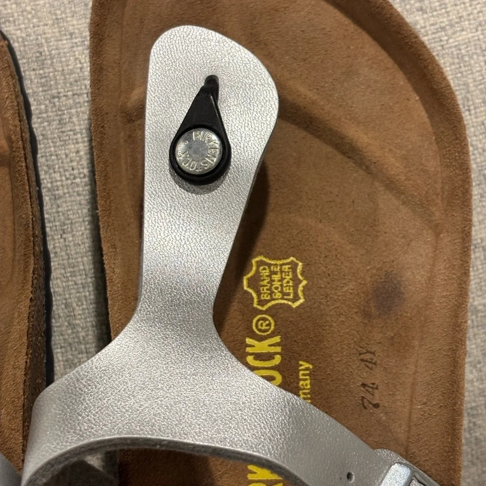 NWOT Birkenstock Gizeh Birko-Flor Silver Metallic Size 40 - Picture 3 of 11